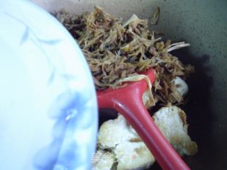 笋干菜烧豆腐的做法步调：6