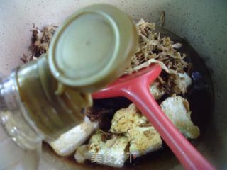 笋干菜烧豆腐的做法步调：7
