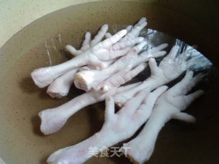 盐焗鸡爪的做法步调：2