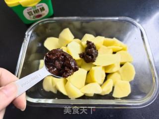 如许烤土豆没有放一面油，超等安康！（锡纸烤土豆）的做法步调：3