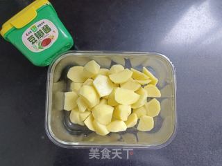如许烤土豆没有放一面油，超等安康！（锡纸烤土豆）的做法步调：1
