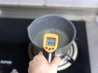 6微暇喷鼻妃古早蛋糕的做法步调：1