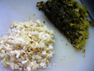 咸菜秋笋馅紧花米鸭蛋的做法步调：2