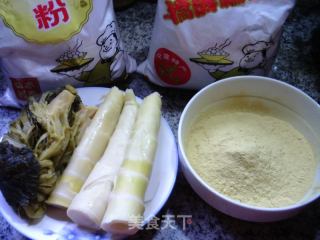 咸菜秋笋馅紧花米鸭蛋的做法步调：1