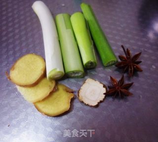 炖猪脊骨的做法步调：3