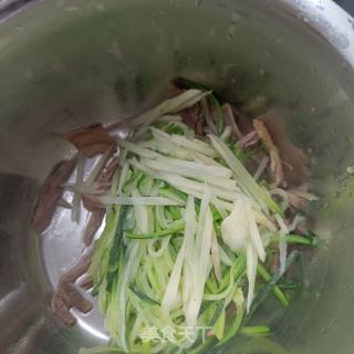 鸽胸肉拌青茭瓜的做法步调：9