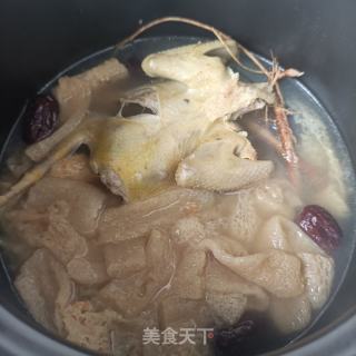 沙参五指毛桃鸽子汤的做法步调：10