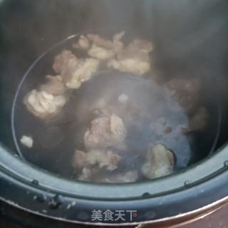 番茄土豆牛腩汤的做法步调：11