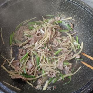 子姜炒牛肉的做法步调：17