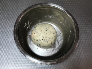 肉紧夹心麻薯球的做法步调：2