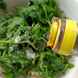 鸽胸肉拌马兰头的做法步调：7