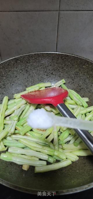 素烧利剑豆角的做法步调：7