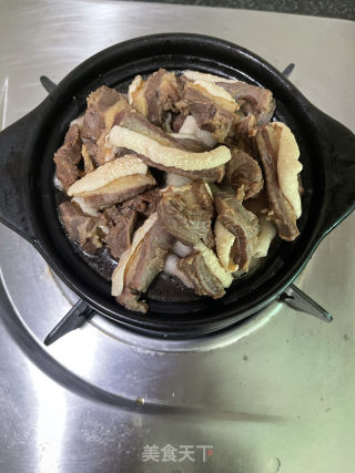 牛腩鸡足煲的做法步调：23
