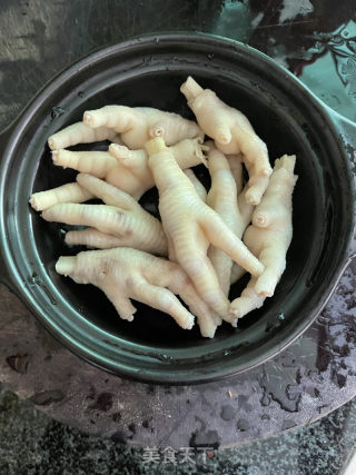 牛腩鸡足煲的做法步调：21