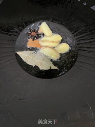 牛腩鸡足煲的做法步调：9