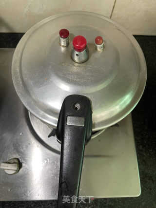 牛腩鸡足煲的做法步调：19
