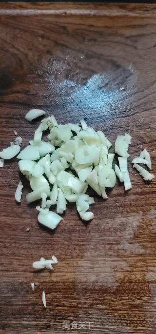 剁椒蒜终炒空心菜的做法步调：2