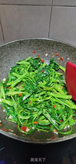 剁椒蒜终炒空心菜的做法步调：7