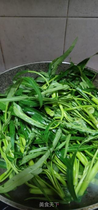 剁椒蒜终炒空心菜的做法步调：5