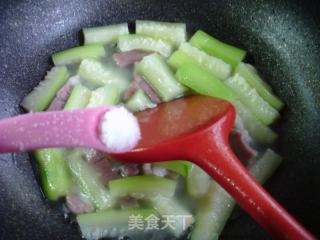 咸肉煮瓠子的做法步调：7