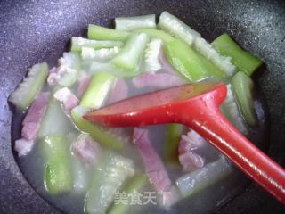 咸肉煮瓠子的做法步调：9