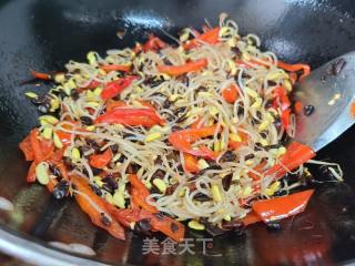白椒炒乌芽菜的做法步调：4