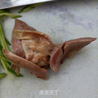 黄瓜鸽肉拌紫苦蓝的做法步调：5