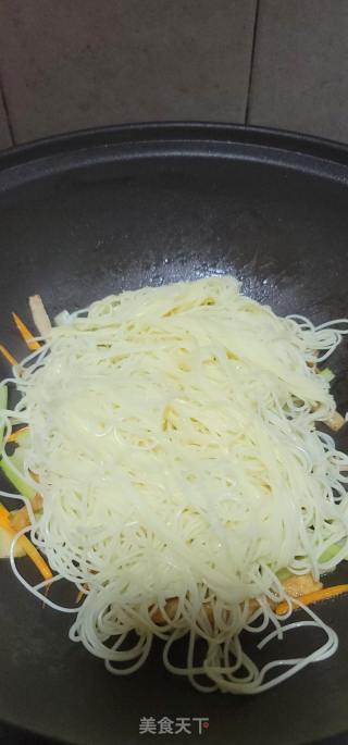 肉饼西芹炒里的做法步调：5