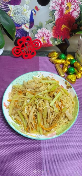 肉饼西芹炒里的做法步调：8