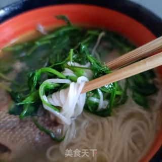 豌豆尖鸽汤里的做法步调：12