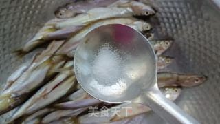油炸青林子的做法步调：2