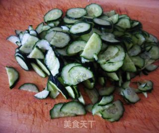 酱爆肉片黄瓜的做法步调：2