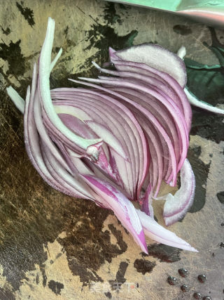 干锅鱼的做法步调：1
