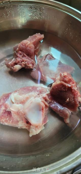 黄豆苦瓜扇骨汤的做法步调：2