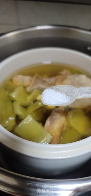 黄豆苦瓜扇骨汤的做法步调：10