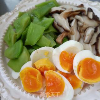 油豆喷鼻菇拌煮蛋的做法步调：9
