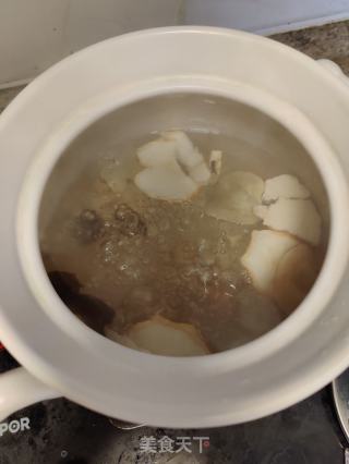 虎乳菌行咳汤的做法步调：4