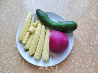 洋葱玉米笋炒牛肉的做法步调：2