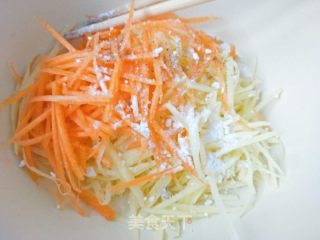 土豆丝鸡蛋饼的做法步调：2