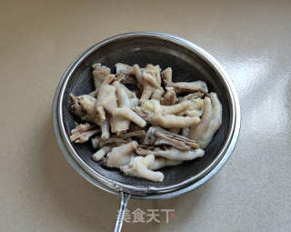 辣炒鸡爪的做法步调：4