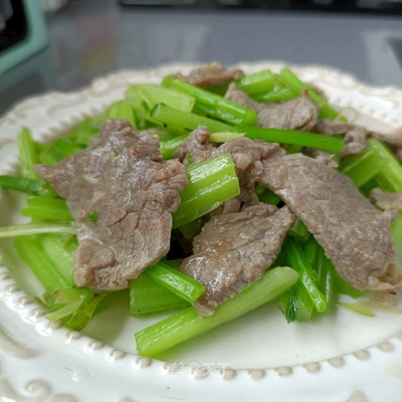 芹菜炒牛肉的做法