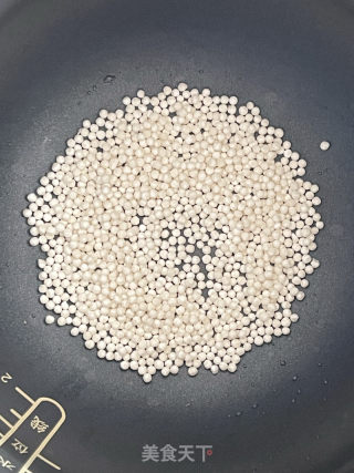 西米露奶茶的做法步调：1
