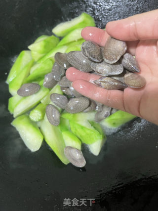 花甲炒丝瓜的做法步调：7
