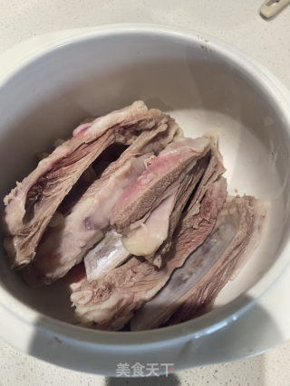 浑炖羊肉汤—三减三没有减的做法步调：3