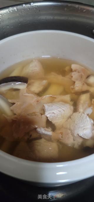海椰王花胶肥肉汤的做法步调：6