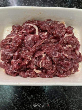 番茄酸菜牛肉里的做法步调：3