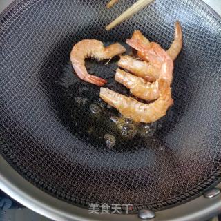 洋葱西兰花炒陈虾的做法步调：9