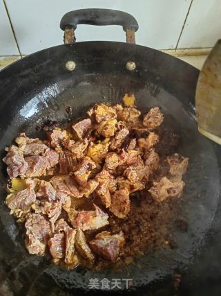 喷鼻菜土豆烧牛肉的做法步调：4