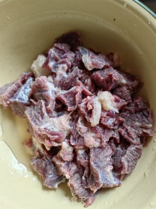 喷鼻菜土豆烧牛肉的做法步调：2