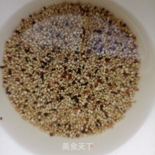 陈虾藜麦花环饭团的做法步调：1